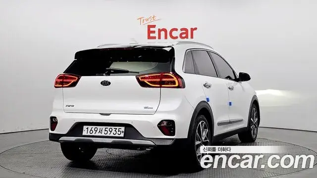 Kia Niro 2020 — ფოტო 17/20