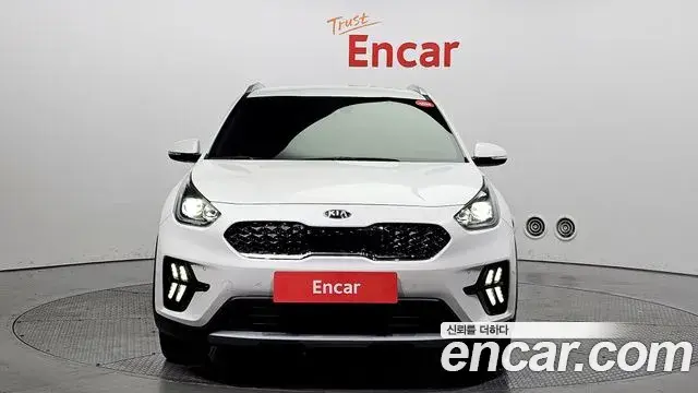 Kia Niro 2020 — ფოტო 7/20