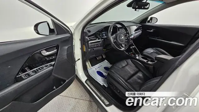Kia Niro 2020 — ფოტო 12/20