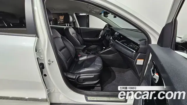 Kia Niro 2020 — ფოტო 8/20