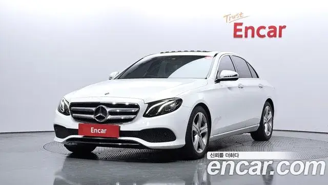 Mercedes-Benz E-Class 2018 — ფოტო 13/20