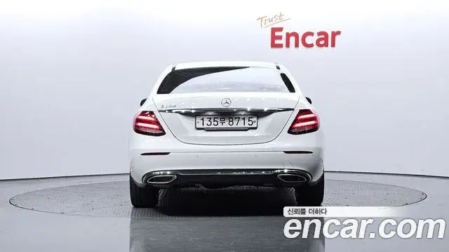 Mercedes-Benz E-Class 2018 — ფოტო 2/20