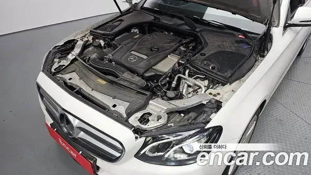 Mercedes-Benz E-Class 2018 — ფოტო 11/20