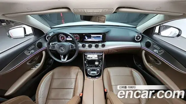 Mercedes-Benz E-Class 2018 — ფოტო 18/20