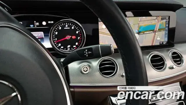 Mercedes-Benz E-Class 2018 — ფოტო 12/20