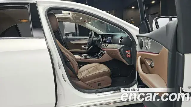 Mercedes-Benz E-Class 2018 — ფოტო 9/20