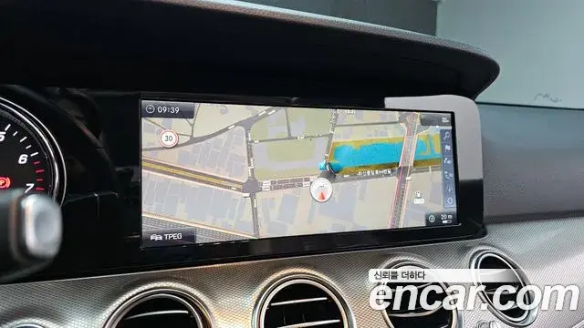 Mercedes-Benz E-Class 2018 — ფოტო 6/20