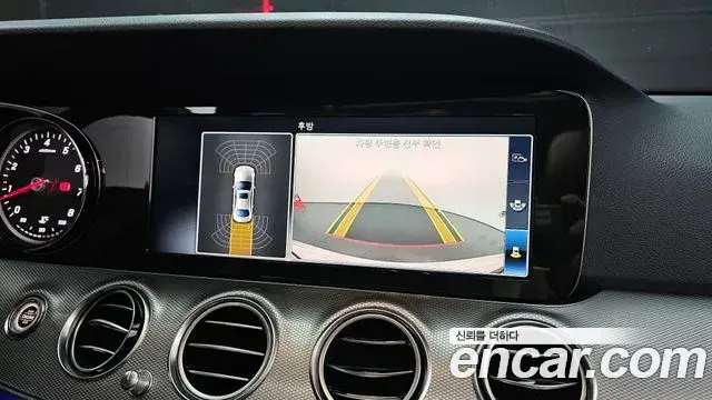 Mercedes-Benz E-Class 2018 — ფოტო 16/20