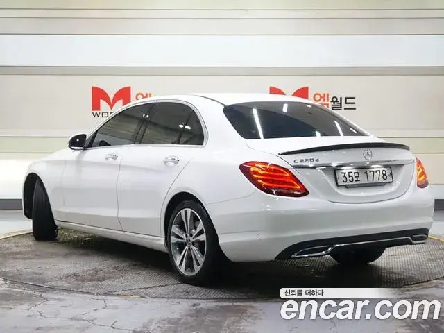 Mercedes-Benz C-Class 2018 — Photo 4/20
