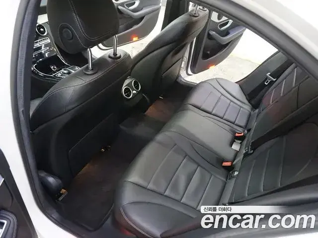 Mercedes-Benz C-Class 2018 — Photo 13/20