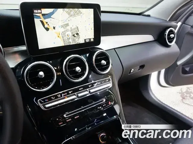 Mercedes-Benz C-Class 2018 — Photo 8/20