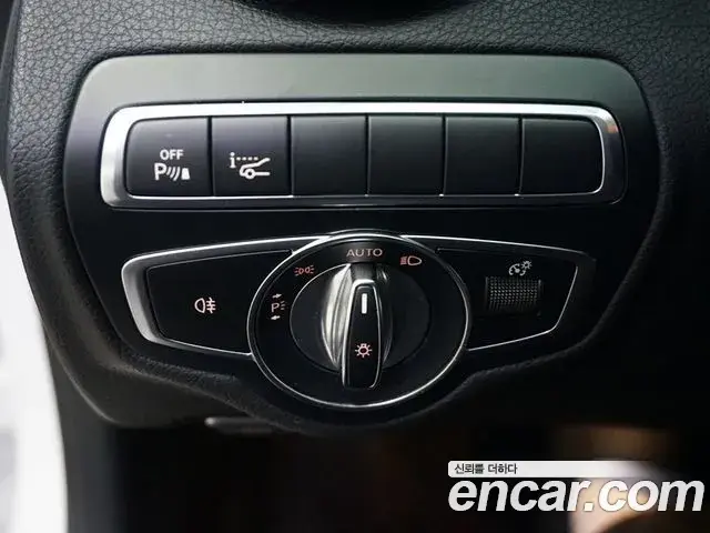 Mercedes-Benz C-Class 2018 — Photo 2/20