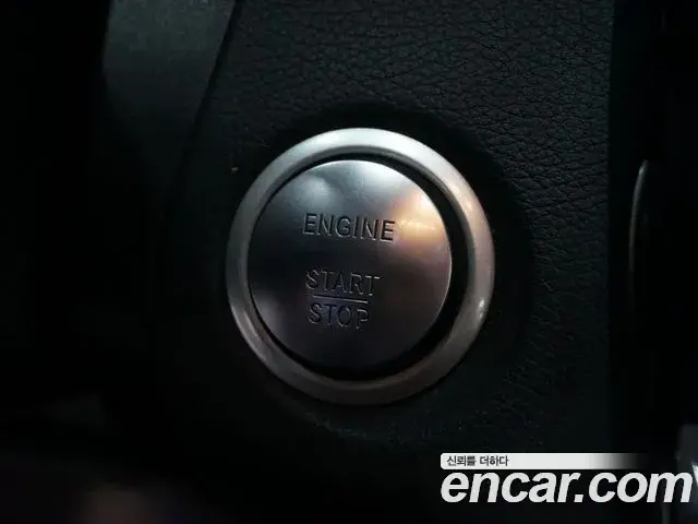 Mercedes-Benz C-Class 2018 — Photo 11/20