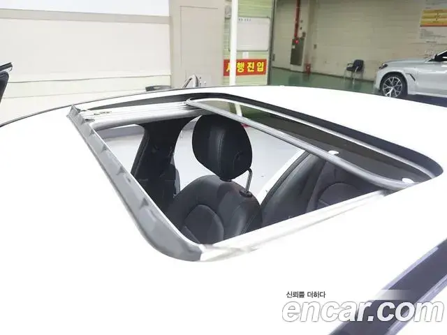 Mercedes-Benz C-Class 2018 — Photo 19/20