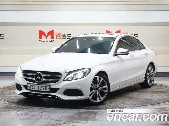 Mercedes-Benz C-Class 2018 — Photo 12/20