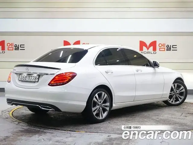 Mercedes-Benz C-Class 2018 — Photo 10/20