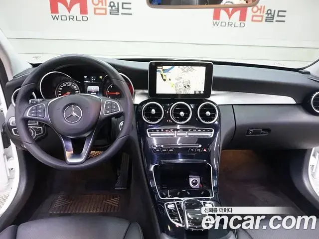 Mercedes-Benz C-Class 2018 — Photo 15/20