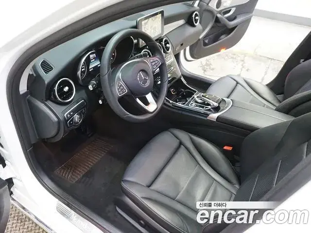 Mercedes-Benz C-Class 2018 — Photo 18/20