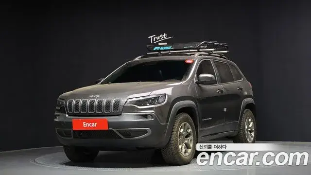 Jeep Cherokee 2020 — Photo 19/20
