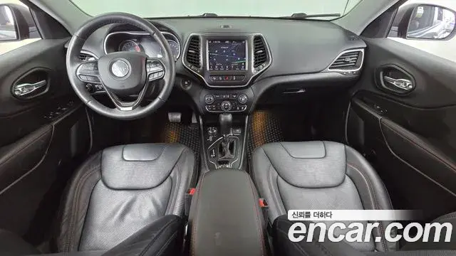 Jeep Cherokee 2020 — Photo 13/20