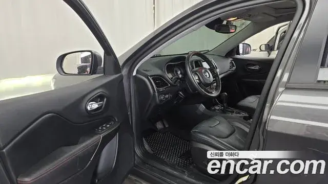 Jeep Cherokee 2020 — Photo 2/20