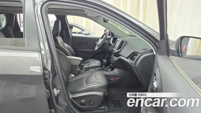 Jeep Cherokee 2020 — Photo 20/20
