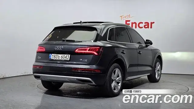 Audi Q5 2020 — ფოტო 5/20