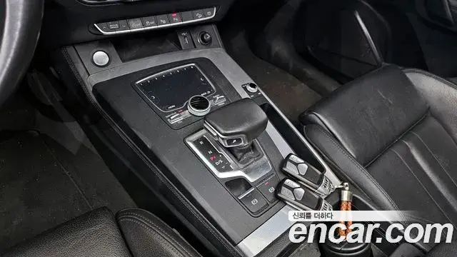 Audi Q5 2020 — ფოტო 1/20
