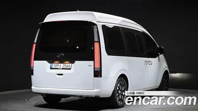 Hyundai Staria 2023 — ფოტო 20/20