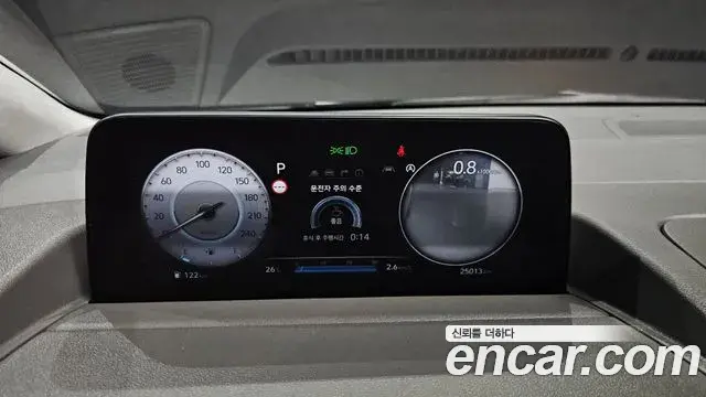 Hyundai Staria 2023 — ფოტო 6/20