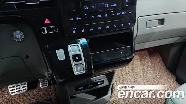 Hyundai Staria 2023 — ფოტო 7/20