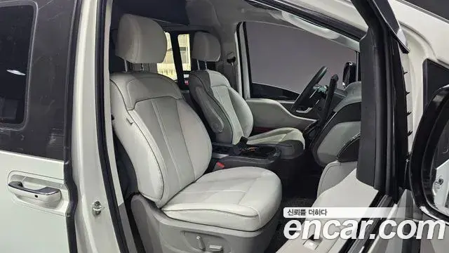 Hyundai Staria 2023 — ფოტო 10/20