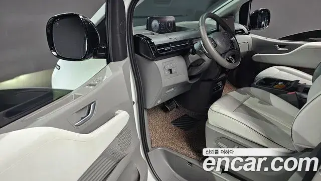 Hyundai Staria 2023 — ფოტო 5/20