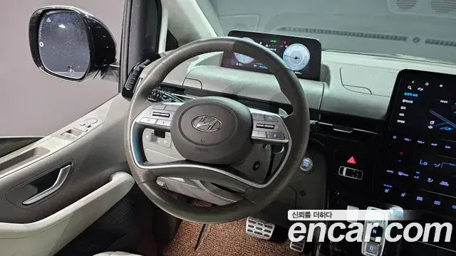 Hyundai Staria 2023 — ფოტო 16/20
