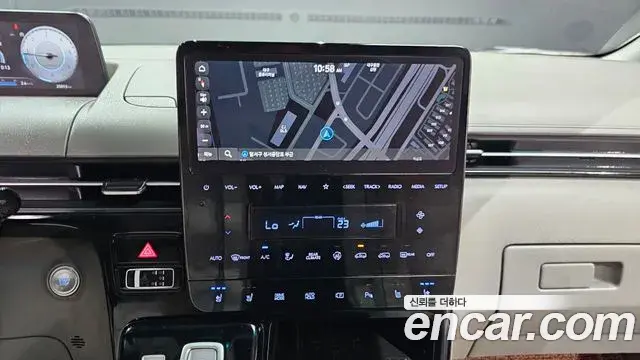 Hyundai Staria 2023 — ფოტო 18/20
