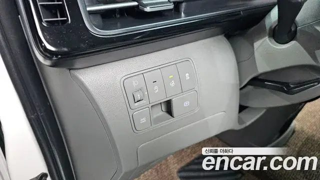 Hyundai Staria 2023 — ფოტო 17/20
