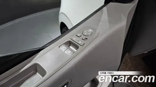 Hyundai Staria 2023 — ფოტო 2/20