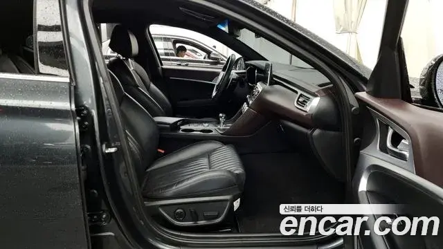 Genesis G70 2020 — ფოტო 14/20