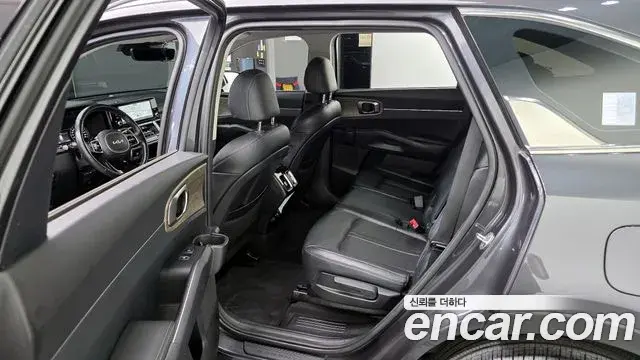 Kia Sorento 2022 — Фото 11/20
