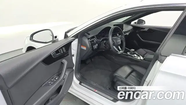 Audi A5 2021 — ფოტო 8/20