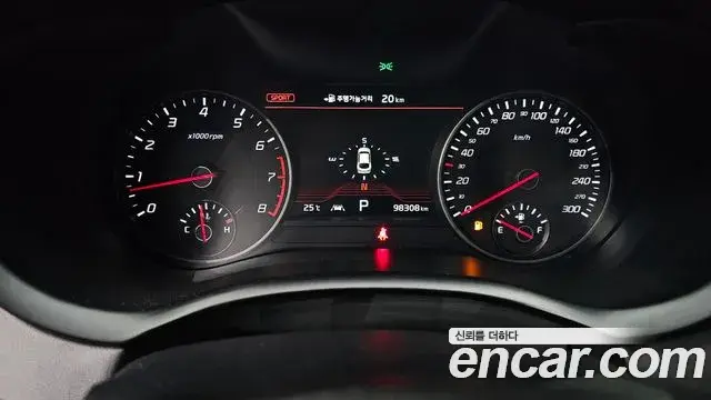 Kia Stinger 2020 — ფოტო 15/20