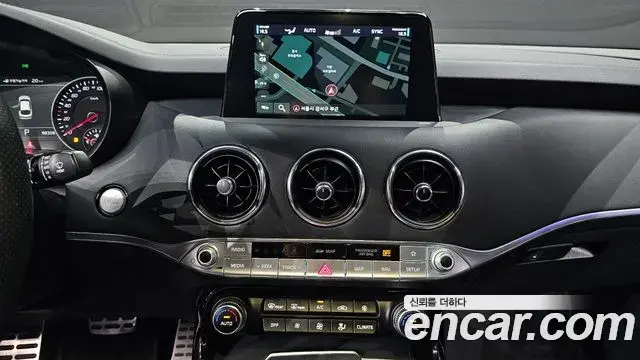Kia Stinger 2020 — ფოტო 16/20