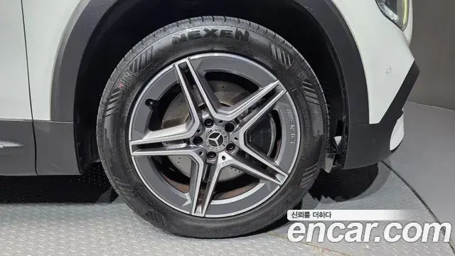 Mercedes-Benz GLB-Class 2020 — ფოტო 16/20