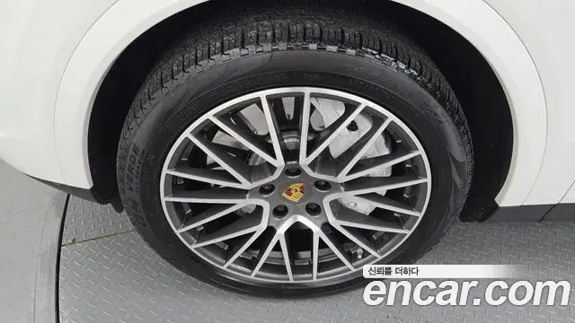 Porsche Cayenne 2020 — Фото 5/20