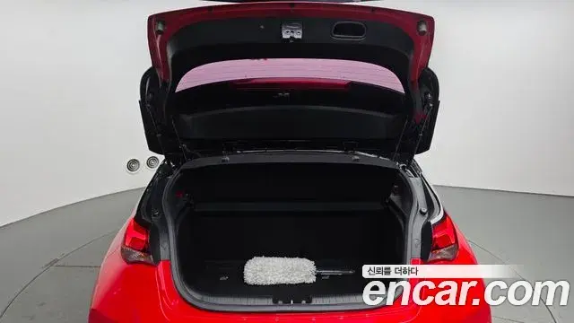 Hyundai Veloster 2018 — Photo 17/20