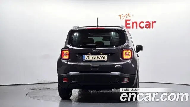 Jeep Renegade 2021 — Photo 16/20