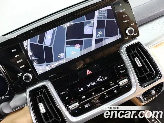 Kia Sorento 2023 — Photo 8/20