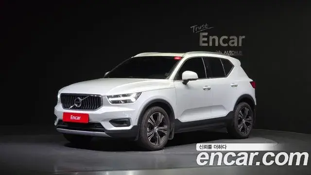 Volvo XC40 2021 — ფოტო 4/20