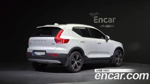 Volvo XC40 2021 — ფოტო 6/20