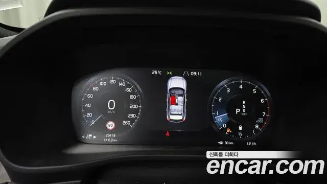 Volvo XC40 2021 — ფოტო 8/20
